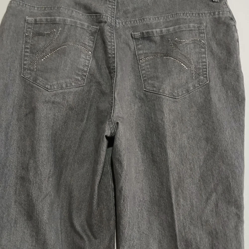 Gloria Vanderbilt Ladies Amanda Gray Jeans. Size 14 Short - Picture 8 of 12